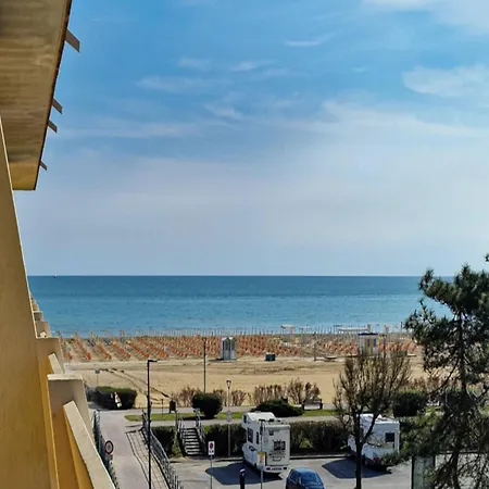 Lovely Flat In A Seafront Building Bibione